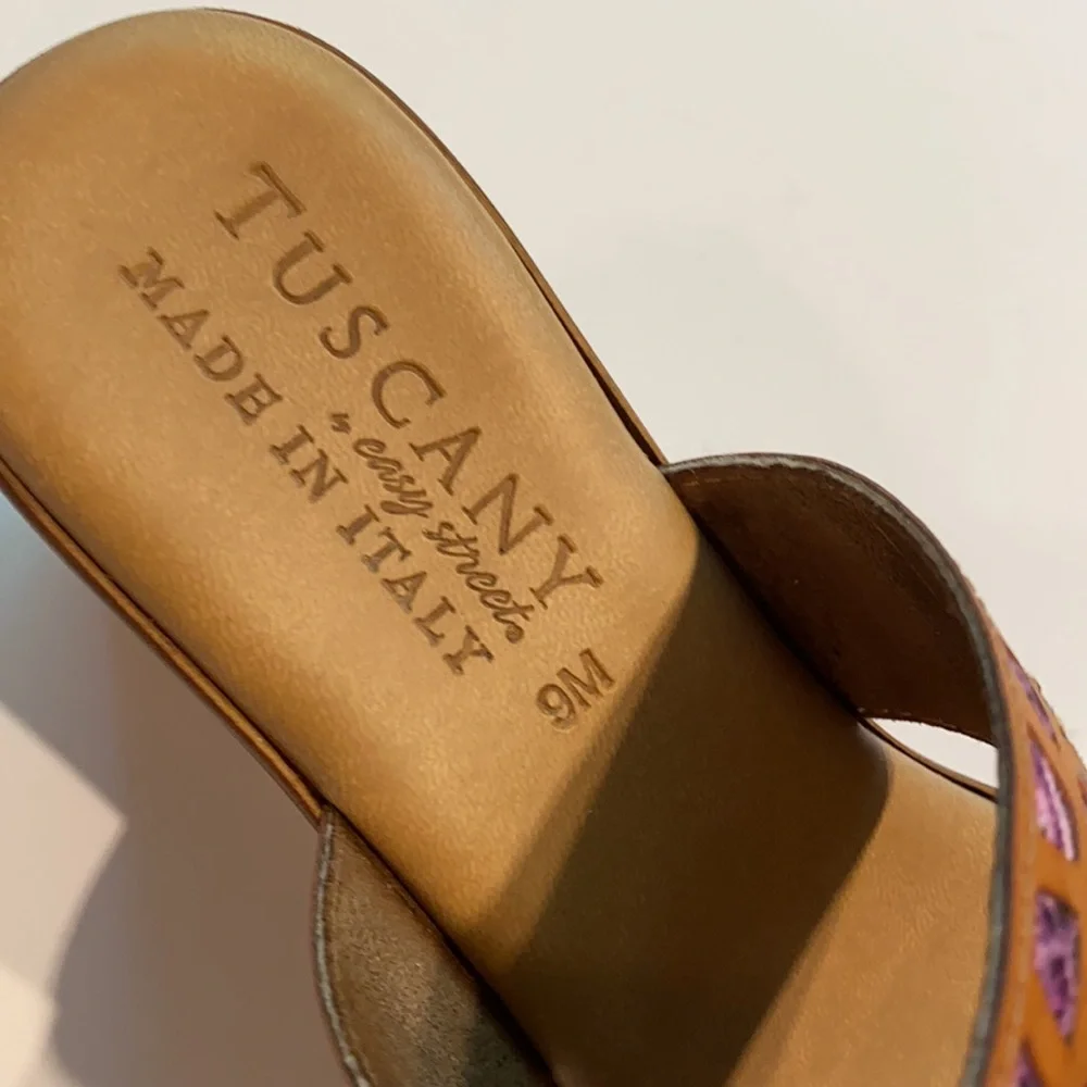 Tuscany by Easy Street cute preowned